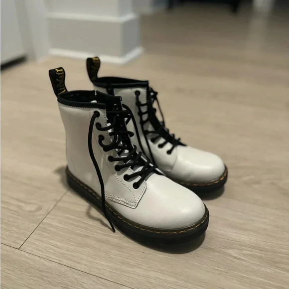 DR MARTENS YOUTH 1460 LEATHER LACE UP BOOTS - Picture 3 of 15